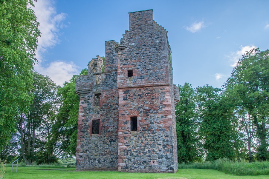 Greenknowe Tower Castle in Gordon, Berwickshire Stravaiging around